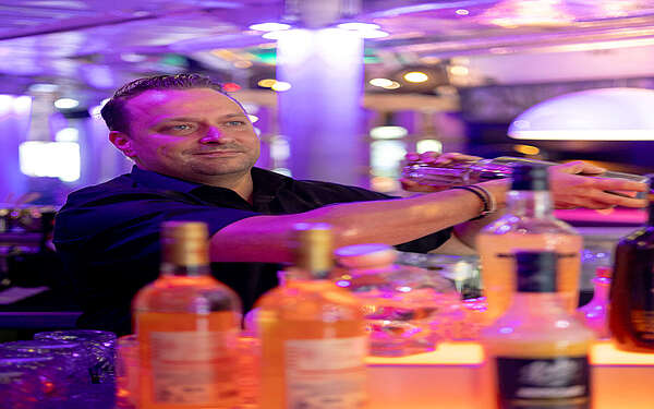 Barkeeper im GINN Hotel Berlin Potsdam