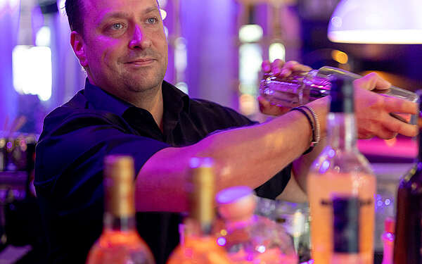 Barkeeper im GINN Hotel Berlin Potsdam