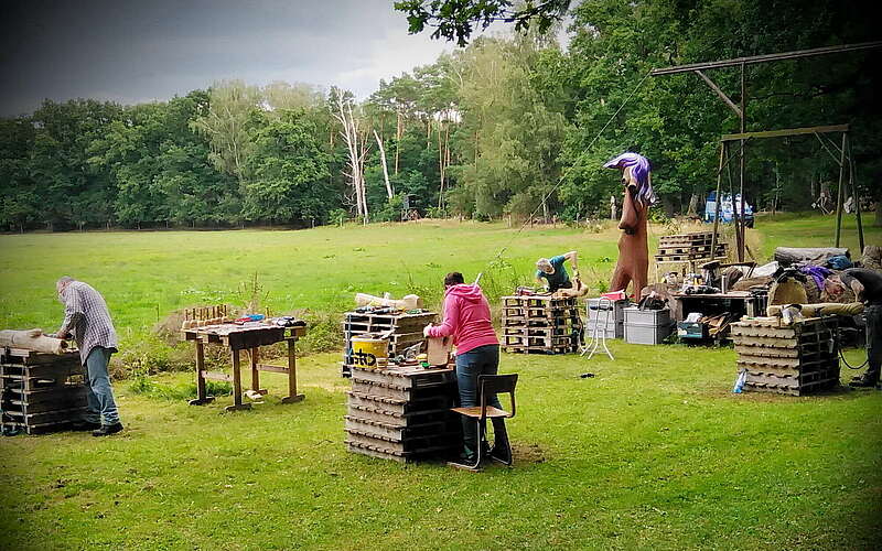 



        
            1 Bildhauerkurse mit Holz und Stein
        
    

        
        
    