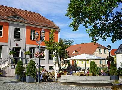 Marktplatz mit Restaurant Böfflamott
