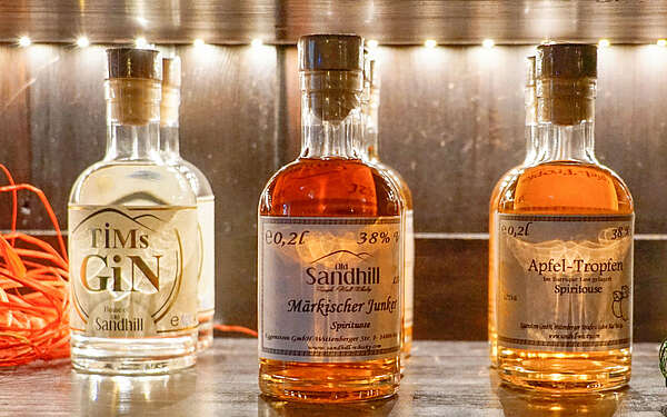 Produkte der Whisky Destille Old Sandhill