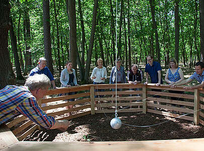 Magnetkugelspiel im Barfußpark Beelitz-Heilstätten