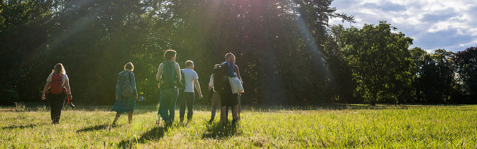 Wandergruppe im Schlosspark Wiesenburg,
        
    

        Foto: Tourismusverband Fläming e.V./Antje Wickboldt