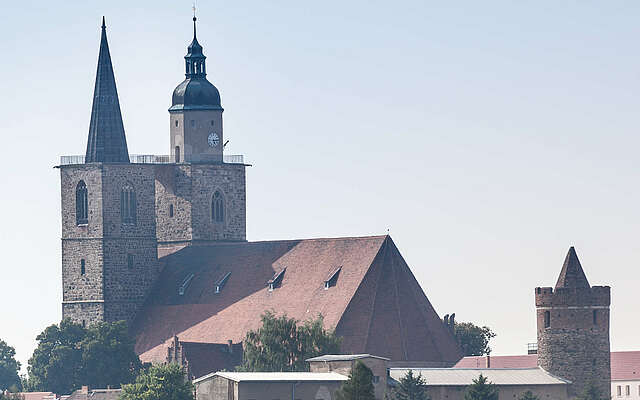 St. Nikolai mit Wachturm der Stadtmauer