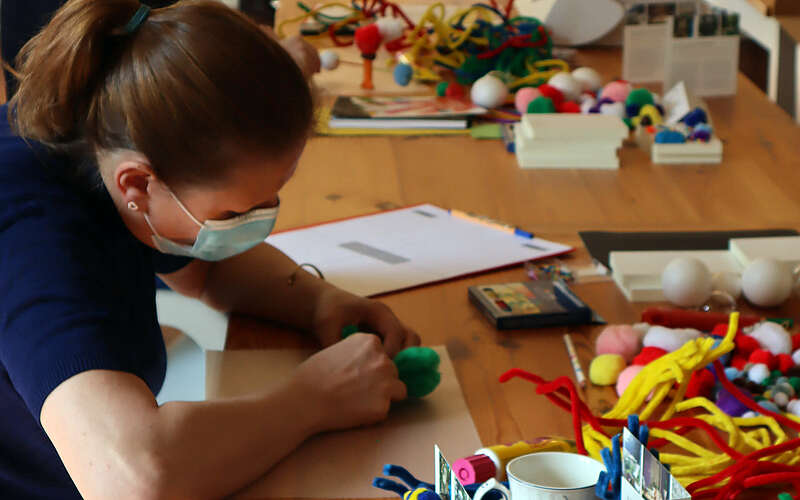 



        
            Thinking with Hands bei IdeenSchmiede auf Schloss Blankensee,
        
    

        Foto: Kreativnetzwerk FlämingSchmiede/Björn Eichner
    