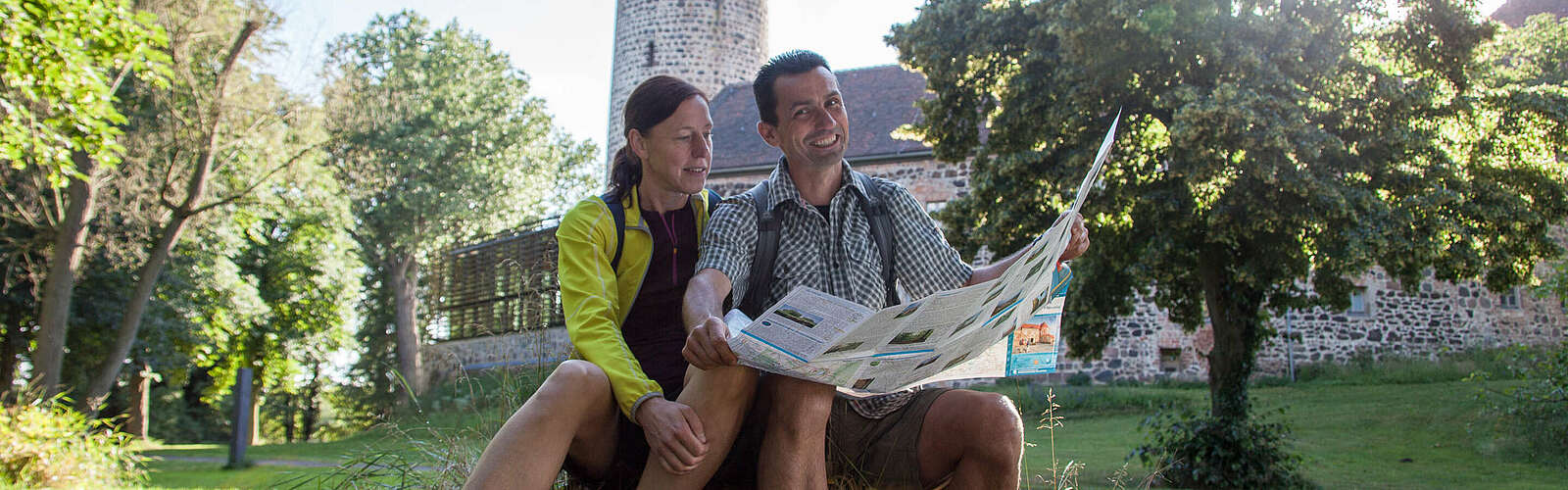 Wanderer vor Burg Ziesar,
        
    

        Foto: Tourismusverband Fläming e.V./Jedrzej Marzecki