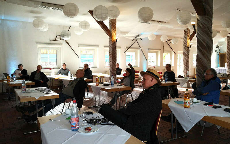 



        
            Teilnehmer beim Stammtisch zu Förder- und Finanzierungsmöglichkeiten,
        
    

        
            Foto: Kreativnetzwerk FlämingSchmiede
        
        
    