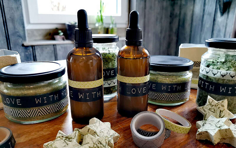 



        
            Fichtenauszeit &amp; DIY Kosmetik in der Auszeit Rietz,
        
    

        Foto: Tourismusverband Fläming e.V./Nadja Körner
    