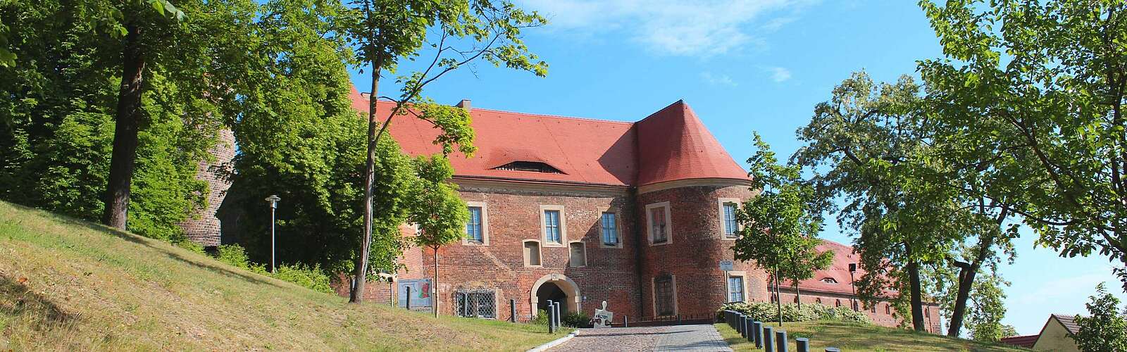 Blick auf die Burg Eisenhardt in Bad Belzig,
        
    

        
            Foto: Tourismusverband Fläming e.V.