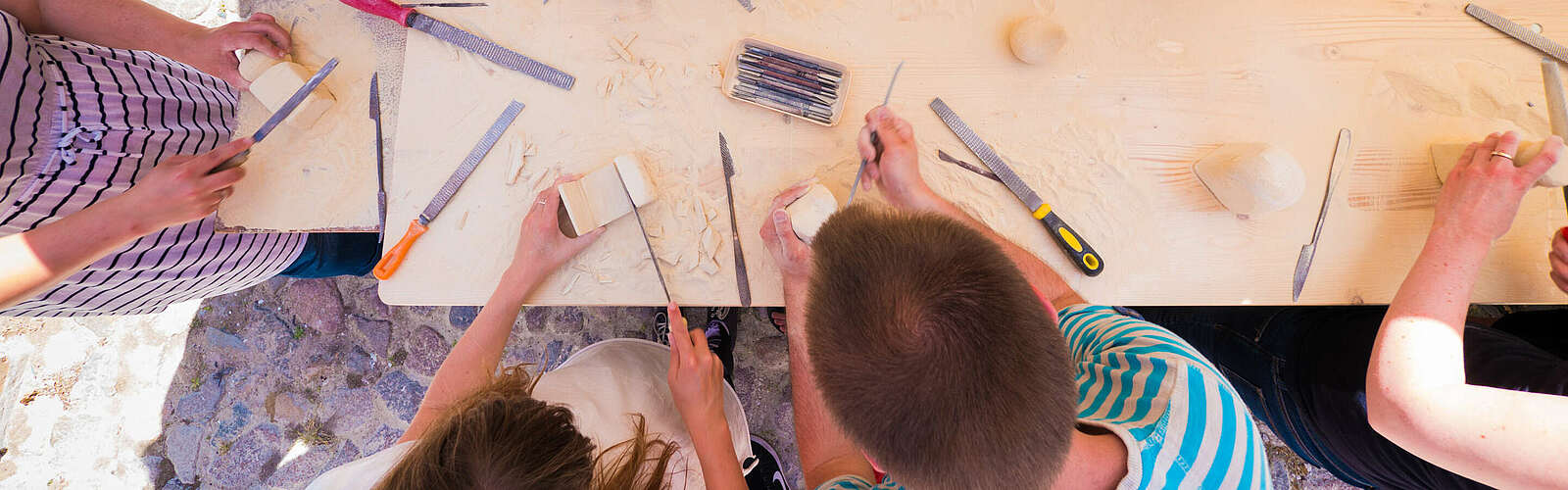 Kreativ im Bildhauerbahnhof Sperenberg,
        
    

        Foto: Tourismusverband Fläming e.V./Greg Snell