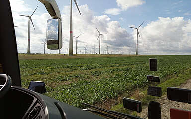 Windpark-Bus im Neue Energien Forum Feldheim 