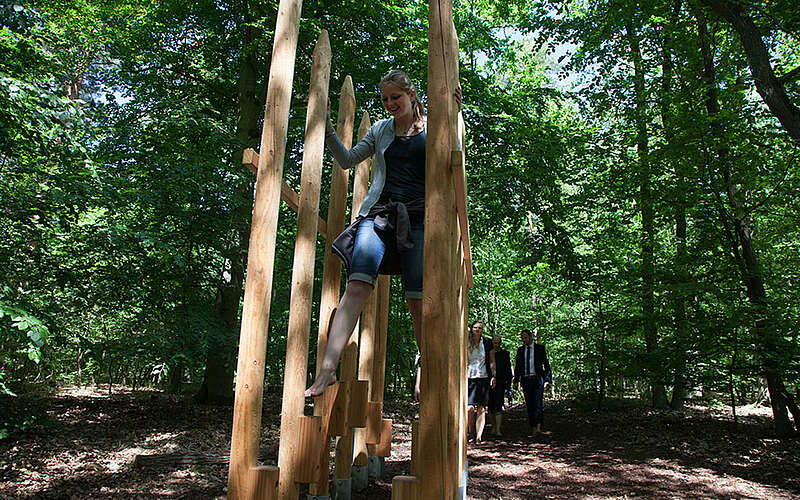 



        
            Teambuilding auf den Kletterstelzen im Barfußpark Beelitz-Heilstätten,
        
    

        Foto: Barfußpark Beelitz-Heilstätten/Oliver Plath
    