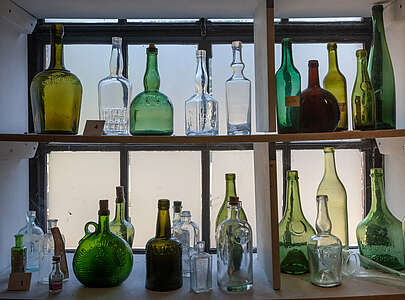 Hergestellte Glasflaschen in Glashütte