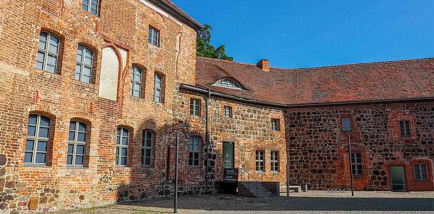 Städteporträt Ziesar - Innenhof der Burg Ziesar