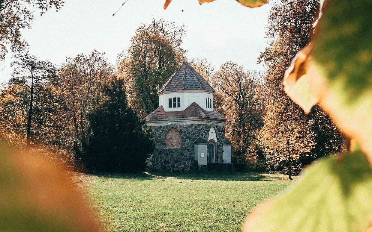 Mausoleum im Schlosspark Möckern