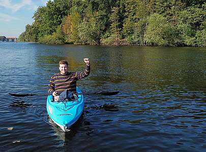 Steven Hille im Kajak auf dem Teltowkanal
