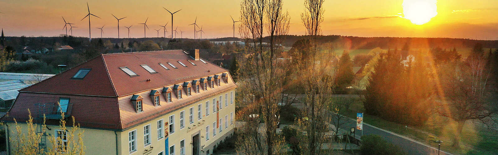 Guthaus Petkus im Sonnenuntergang,
        
    

        Foto: Tourismusverband Fläming e.V./Ivonne Mikowski