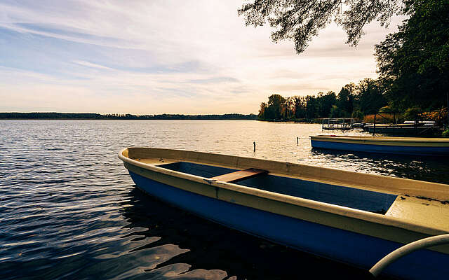 Boote auf dem Mellensee am Ufer