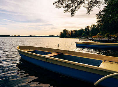 Boote auf dem Mellensee am Ufer