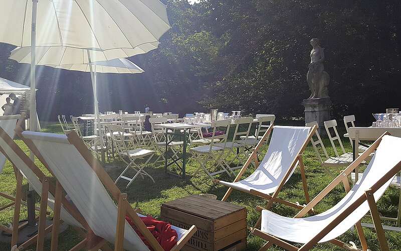 



    
        
                Schloss Blankensee - Tagen + Feiern im Grünen,
            
        
                Foto: Schloss Blankensee/Sven Malmstroem
            
    

