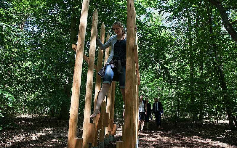 



    
        
                Teambuilding auf den Kletterstelzen im Barfußpark Beelitz-Heilstätten,
            
        
                Foto: Barfußpark Beelitz-Heilstätten/Oliver Plath
            
    
