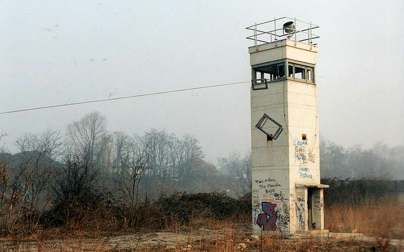 



    
        
                Wachturm vor der Zerstörung 1991,
            
        
                Foto: Tourismusverband Fläming e.V./Peter Jäckel
            
    
