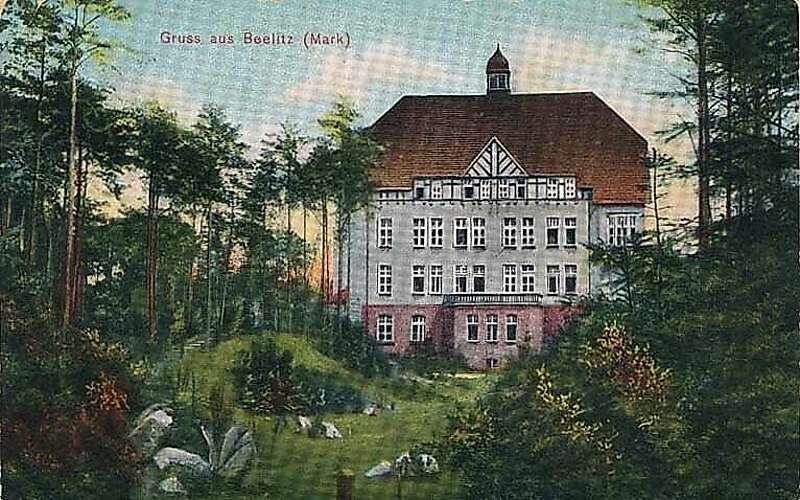 



    
        
                Postkarte Alpenhaus und Park um 1907,
            
        
                Foto: Tourismusverband Fläming e.V./Kein Urheber bekannt
            
    
