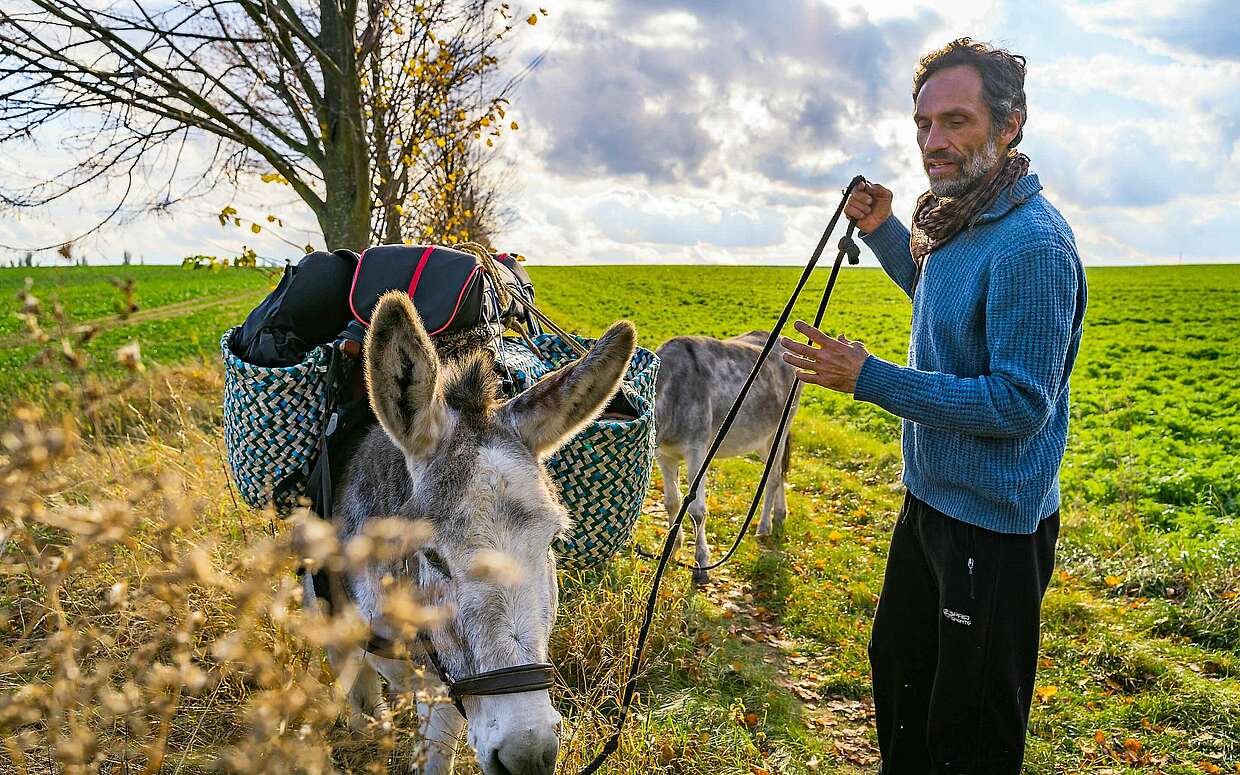 Eselnomaden Jan Prowaznik unterwegs mit Eseln