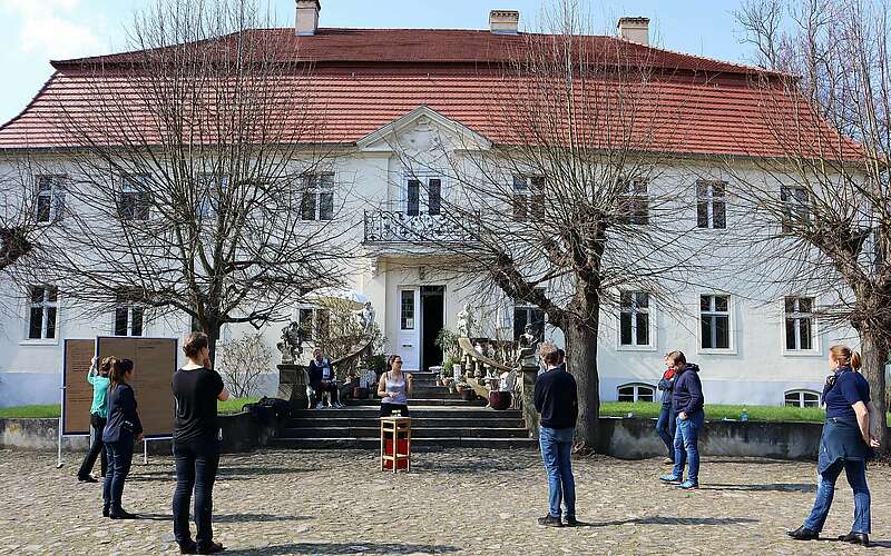 



    
        
                IdeenSchmiede auf Schloss Blankensee,
            
        
                Foto: Kreativnetzwerk FlämingSchmiede/Katja Benke
            
    
