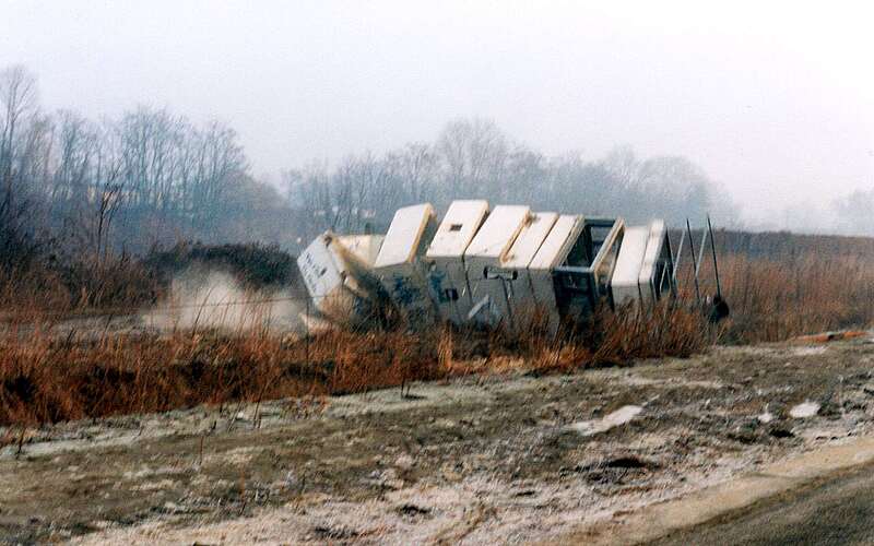 Umgestürzter Wachtum in Teltow 1991