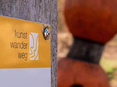Wegmarkierung Kunstwanderweg bei Bad Belzig