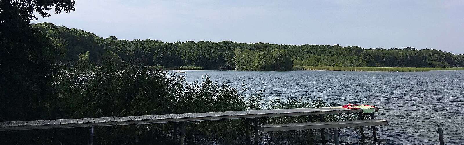 Bootssteg am Motzener See in Kallinchen