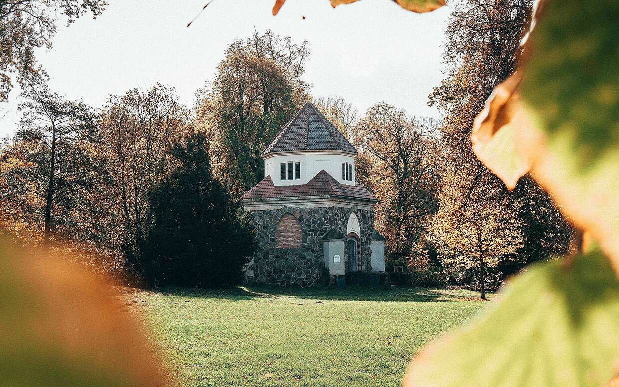 Mausoleum im Schlosspark Möckern
