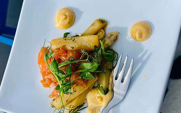 Gebratener Spargel mit Lachstartar