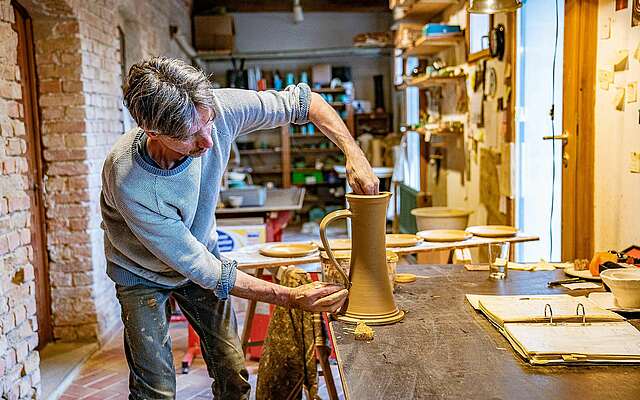 Baruther Glashütte - Töpfer bei der Arbeit