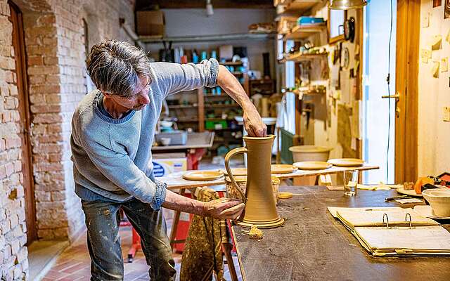 Baruther Glashütte - Töpfer bei der Arbeit