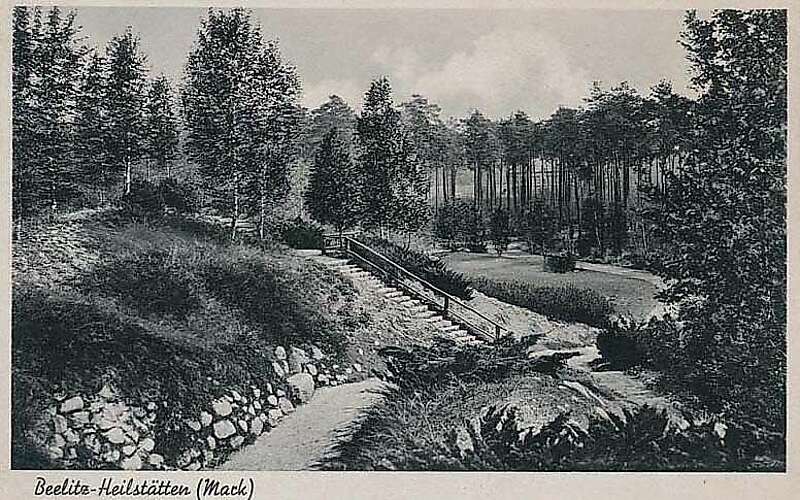 



        
            Postkarte historische Parkgestaltung Beelitz-Heilstätten,
        
    

        Foto: Fotograf / Lizenz - Media Import/Fotograf / Lizenz - Media Import
    