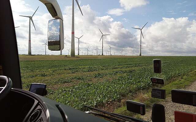 Windpark-Bus im Neue Energien Forum Feldheim