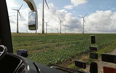 Windpark-Bus im Neue Energien Forum Feldheim
