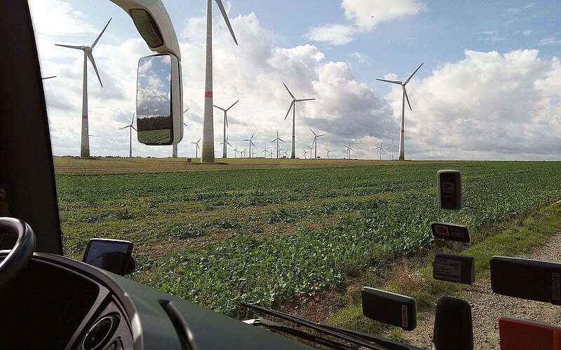 Windpark-Bus im Neue Energien Forum Feldheim