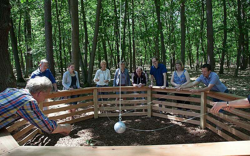 



        
            Magnetkugelspiel im Barfußpark Beelitz-Heilstätten,
        
    

        Foto: Fotograf / Lizenz - Media Import/Oliver Plath
    